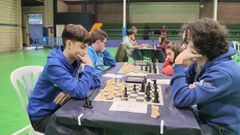 Iago Fern�ndez y David Cernadas disputando la partida por el t�tulo.