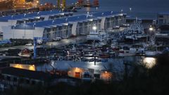 Pesqueros en el puerto coru��s de Oza, en una imagen de archivo