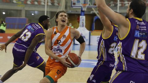 Pecius sali lesionado del duelo ante Palencia