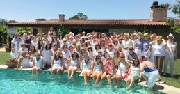 Setenta y tres mujeres participaron en una comida que nace con vocaci�n de continuidad. 