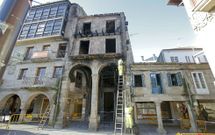 <span lang= es-es >Tendr�a que pasarla este a�o</span>. El listado de edificios que tienen que pasar la ITE este a�o incluye el de A Ferrer�a, 4. Se trata del inmueble que ardi� en febrero. Aunque fue construido antes de 1953, fue sometido posteriormente a una reforma integral, por lo que evit� la ITE en el 2015. 