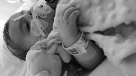 Hugo, durante su estancia hospitalaria en La Paz de Madrid