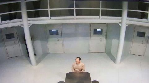 Fotograf�a  de una c�mara de seguridad difundida desde la cuenta de Twitter del secretario de Gobernaci�n, Miguel �ngel Osorio, que muestra al narcotraficante Joaqu�n el �Chapo� Guzm�n en el penal de Ciudad Ju�rez