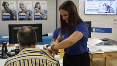 Centro de vacunaci&oacute;n contra la gripe en el CHUO