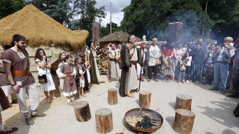 En la  castra  se encendi un fuego sagrado como en la antigedad