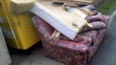 El Concello quiere evitar �conductas inc�vicas� como la de la foto