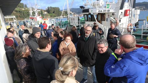 La concentraci�n promovida en Burela en defensa de la pesca artesanal tuvo lugar por la tarde en el puerto, cerca de la Cofrad�a de Pescadores