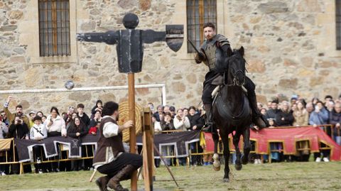 Un momento de las justas medievales de este domingo protagonizadas por los especialistas de H�pica Celta. El s�bado hubo que suspenderlas por la lluvia