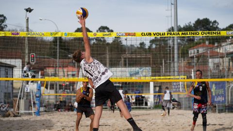 Volei playa de invierno en Oira.El Milenio Ourense organiza el primer torneo del ao sobre la arena