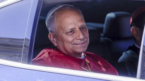 El papa, ayer, a su llegada a la misa y homenaje a la Virgen de la Almudena, en Madrid.