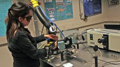 En la imagen, el laboratorio de l�ser de campus