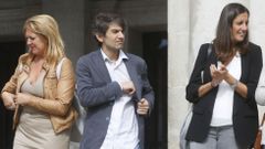 La portavoz del PSOE, Beatriz Sestayo; el acalde, Jorge Su�rez, y la concejala socialista Mar�a Fern�ndez Lemos, ayer en Ferrol. 