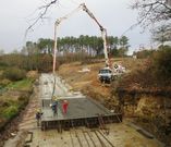 Las obras se centran estos d�as en la construcci�n de zapatas de cemento junto al r�o Buba��o. 