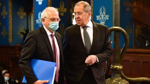 Borrell, con el ministro de Exteriores Ruso, Serguei Lavrov