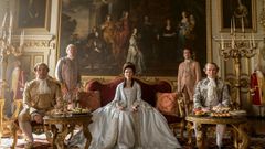 Fotograma de los personajes de �La reina Carlota: una historia de Los Bridgerton�