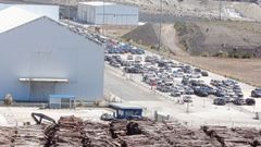 Descarga de coches de SAIC Motor en el puerto exterior de Ferrol