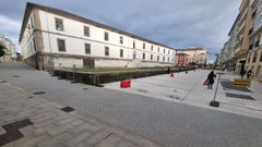 La circulaci�n de salida del tr�fico de Lugo ser� por detr�s del cuartel de San Fernando, subida por San Froil�n y luego por la puerta de San Fernando