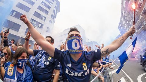 As� fue el emocionante recibimiento al autob�s del Real Oviedo antes del choque ante el Mirand�s
