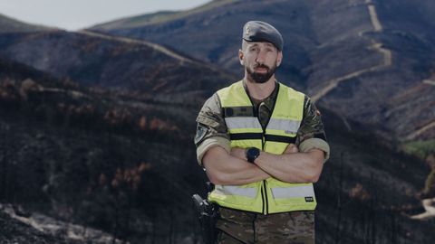 Carlos Ar�valo, militar y medallista ol�mpico, en su base de Viana do Bolo.