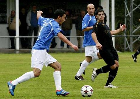 Los futbolistas del Atl�tico Escair�n dieron la campanada en el campo de A Medela.