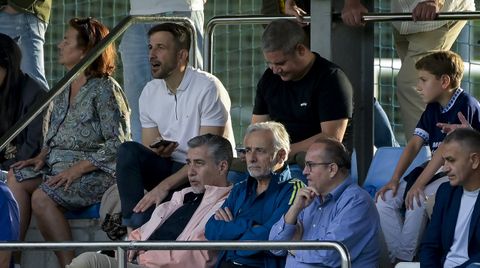 Rafael Monge, de negro, justo detr�s de Mart�n Pel�ez y Jes�s Mart�nez y al lado de Agust�n Lleida