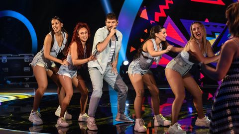 &Aacute;ngel Mosquera, en el centro, durante una de sus apariciones televisivas