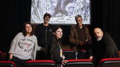 Integrantes do colectivo Tarde Piache, na sala de cine da Escola Laica