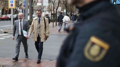El delegado del Gobierno en Madrid, Francisco Mart�n (a la izquierda), antes de la reuni�n para el dispositivo de las protestas de agricultores