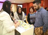 Clientes y participantes en la feria M�s bodas, que acab� ayer en Malpica. 
