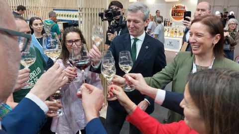 Sal�n Gourmets, Visita del presidente Alfonso Rueda con la conselleira de Mar, Marta Villaverde al Sal�n Gourmets de Madrid, t�nel del vino

