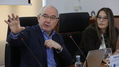 Pablo Abaunza, cientfico del IEO en Santander y vicepresidente primero del ICES, en las XXIX Xornadas de Pesca de Celeiro, con Raquel Estvez, la moderadora de la sesin