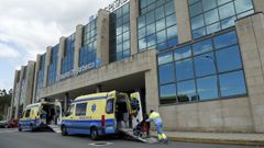 Diez mdicos del hospital de Barbanza, en la foto, debern posponer su traslado