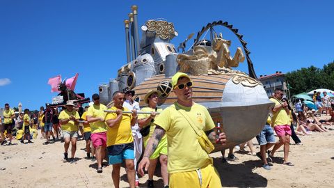 Festa da Dorna: Rejata de Embarcasi�ns feitas a machada e pan de millo na playa de Coroso