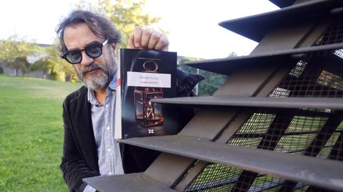 O narrador Pedro Feijoo v�n de publicar este xoves a novela �A boa morte�, un �thriller��no que rescata o inspector de polic�a Mateo Romano, un personaxe do que di sentirse moi agradecido.
