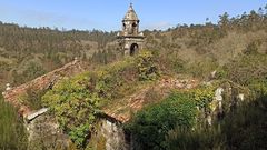 Buena parte de la cubierta del templo ya se ha desplomado, y las hierbas crecen libres por sus paredes. A�n as�, ni el mal estado de conservaci�n es capaz de deslucir la belleza de la iglesia y del entorno en el que se ubica