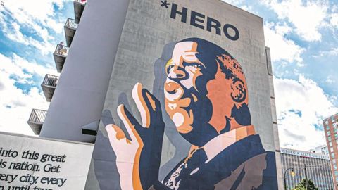 El mural de John Lewis, leyenda de la lucha por los derechos civiles,  en la avenida Auburn, de Atlanta.