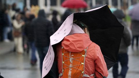 Viento y lluvia en Gijn