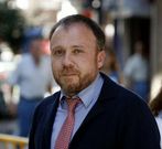 Roberto Est�vez es experto en terapias con animales.