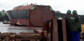 Esta imagen de la puesta a flote de medio gasero tomada hace diez a�os parece que no volver� a repetirse en la r�a de Ferrol.