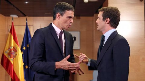 Reunión de Sánchez y Casado en el Congreso, en una imagen de archivo