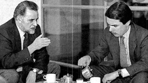 El precedente fue otra foto pol�mica: un caf� entre Anguita y Aznar