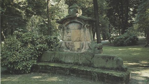 La escultura Silla del Rey durante su ubicaci�n en el Parque San Francisco