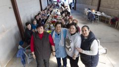Las tres organizadoras, con la veterana Balbina