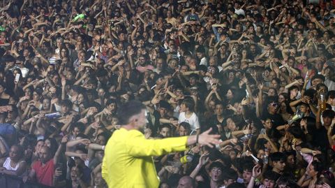 Miles de personas siguieron la actuación de la orquesta Panorama en la segunda noche de las fiestas de Monforte 2025