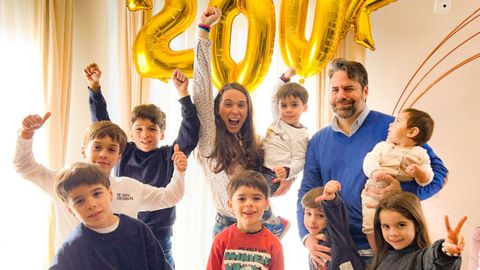 Ana y Jes�s con sus hijos: Hugo, de 10 a�os; V�ctor, de 9: Diego; de 8; H�ctor, de 6; Laura, de 5; Mateo, de 4; Marco, de 2, y Martina, de 9 meses