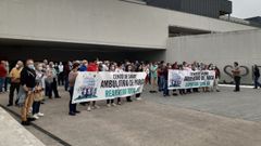 Concentraci�n ante el HULA, la semana pasada, para pedir la reapertura total del centro m�dico de Parga