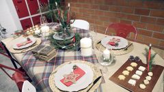 Imagen de archivo de una mesa decorada por Mar�a Mag�n, Elena Lamp�n y Nora Est�vez en La Doce de Boiro