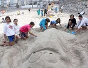 Ni�os y mayores volver�n a poner a prueba su destreza e imaginaci�n en el arenal. 