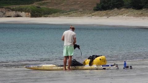 Jonas, preparándose para partir de la playa de Bares, el jueves
