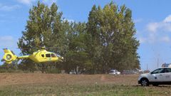 El helic�ptero del 061, con base en Santiago, fue movilizado y lleg� a aterrizar en el ambulatorio carball�s, aunque finalmente no fue necesaria la evacuaci�n del afectado�en la aeronave